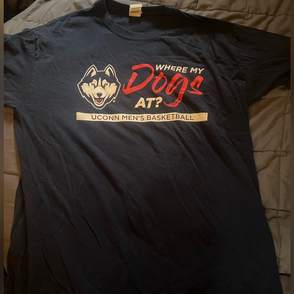 Final Price‼️ Navy Blue UConn Men’s Basketball Shirt